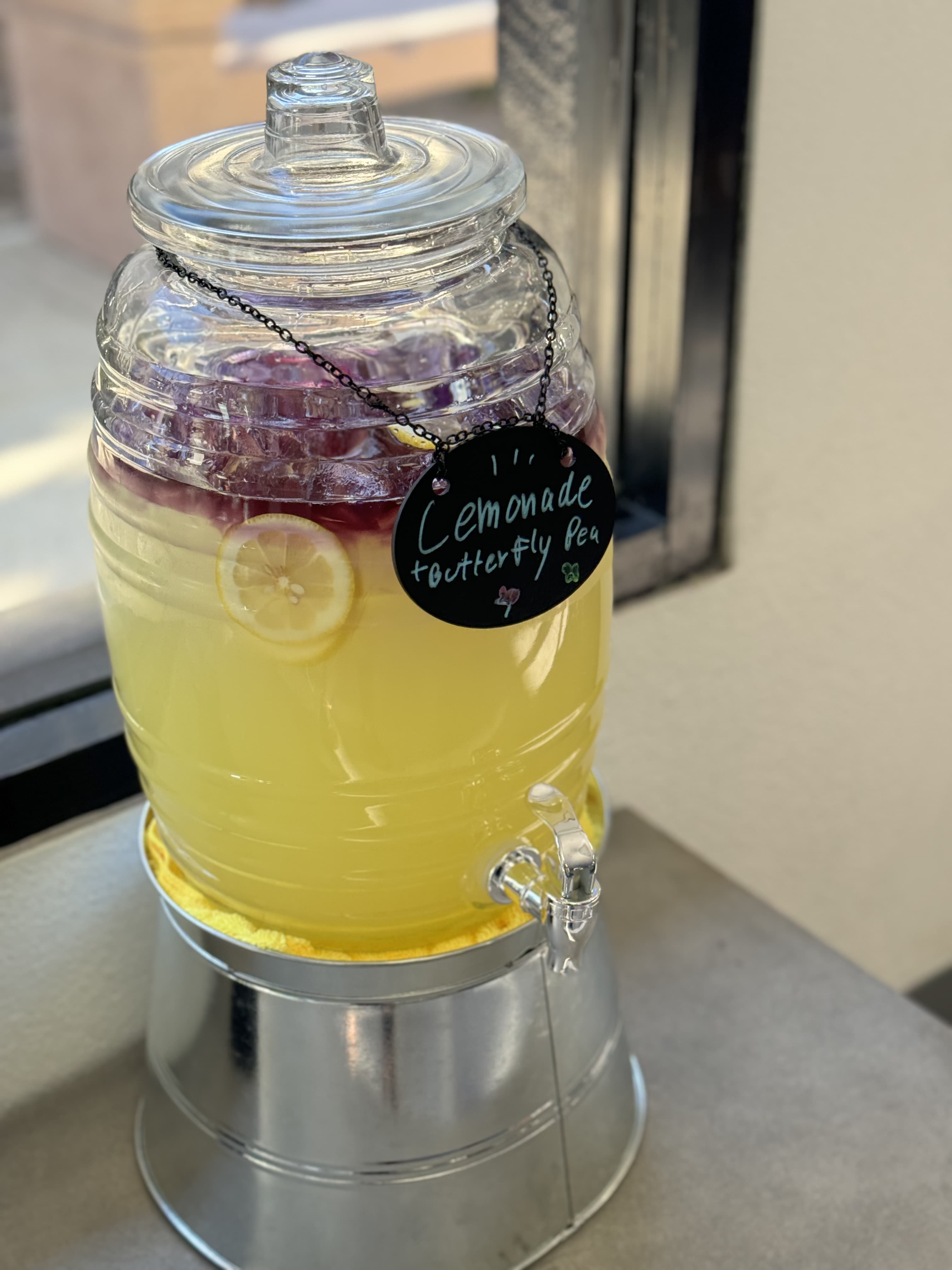 Refreshing butterfly tea lemonade for catering events